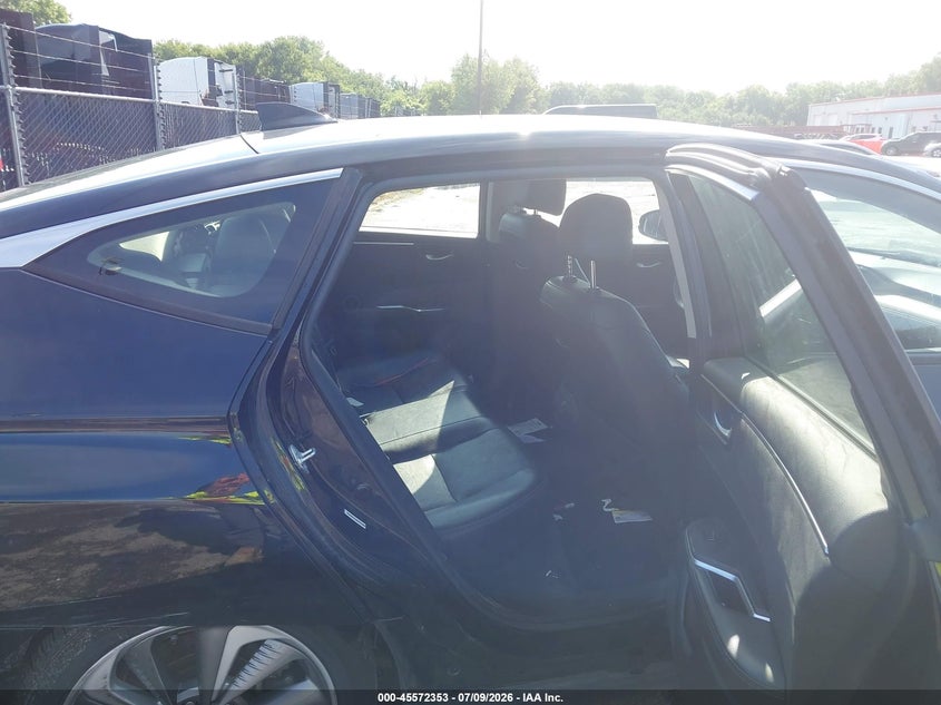 2018 Honda Clarity Plug-In Hybrid Touring VIN: JHMZC5F39JC001773 Lot: 45572353
