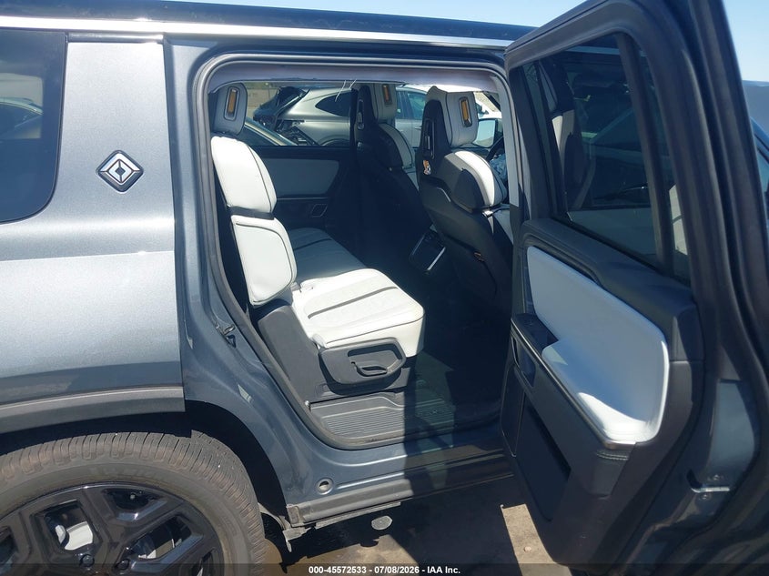2024 RIVIAN R1S auction photo 8