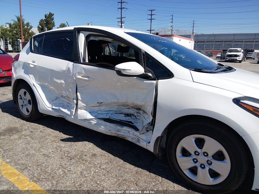 2017 KIA FORTE auction photo 6