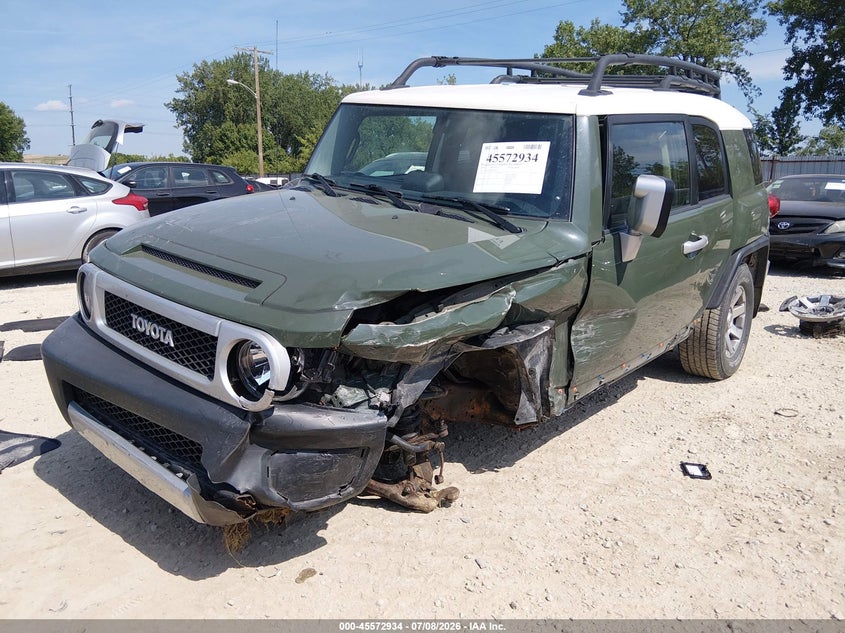2014 TOYOTA FJ CRUISER auction photo 2