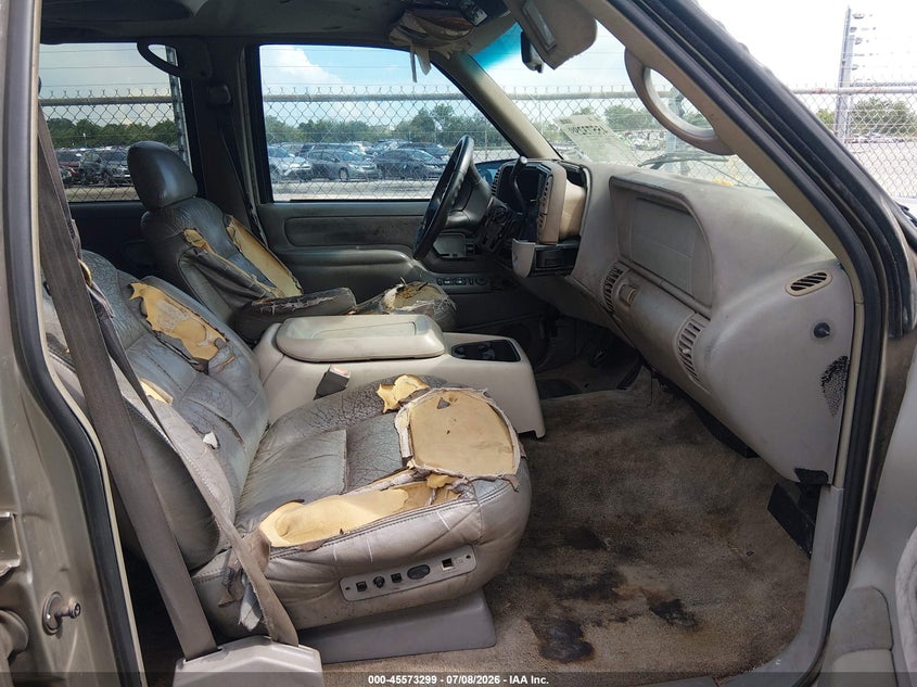 1999 CHEVROLET SUBURBAN auction photo 5
