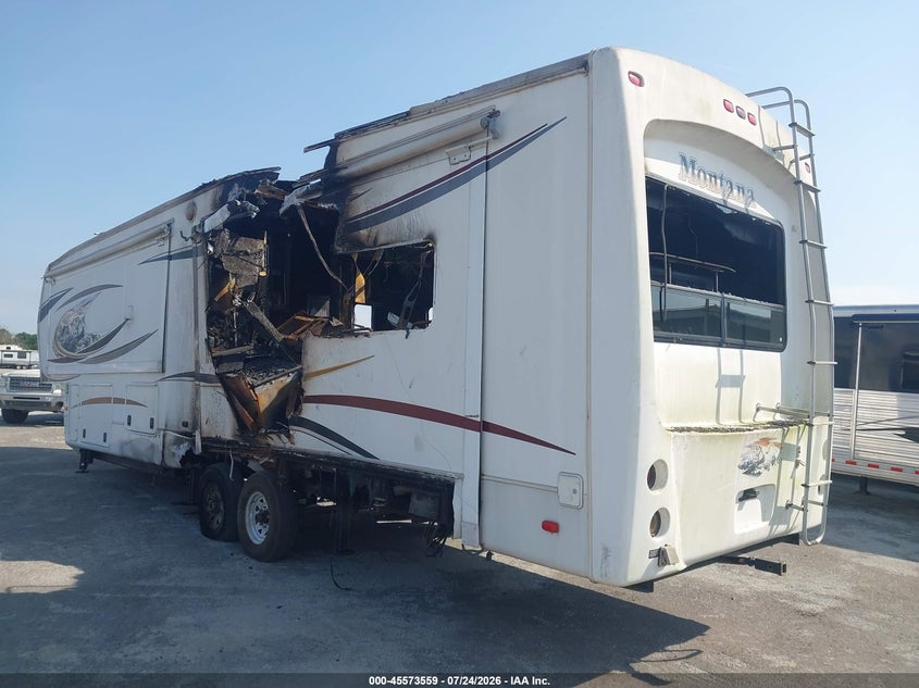 2012 MONTANA TRAVEL TRAILER auction photo 3