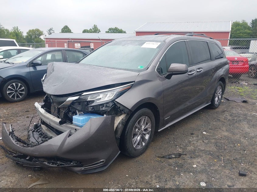 2021 Toyota Sienna Xle, Right Front, IAAI, VIN 5TDJSKFC7MS023516 — photo 2