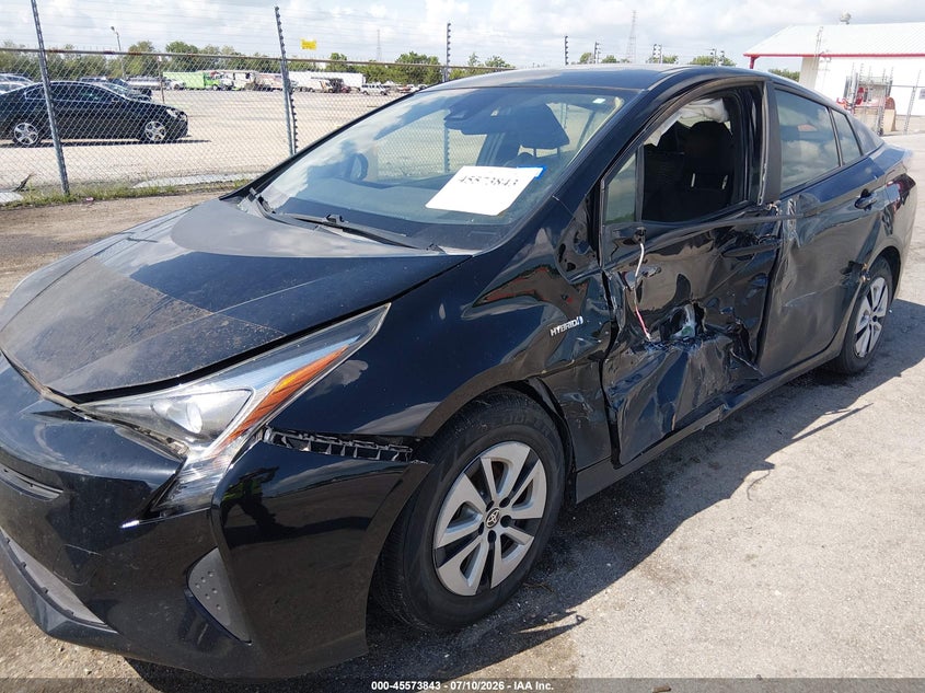 2017 TOYOTA PRIUS auction photo 6