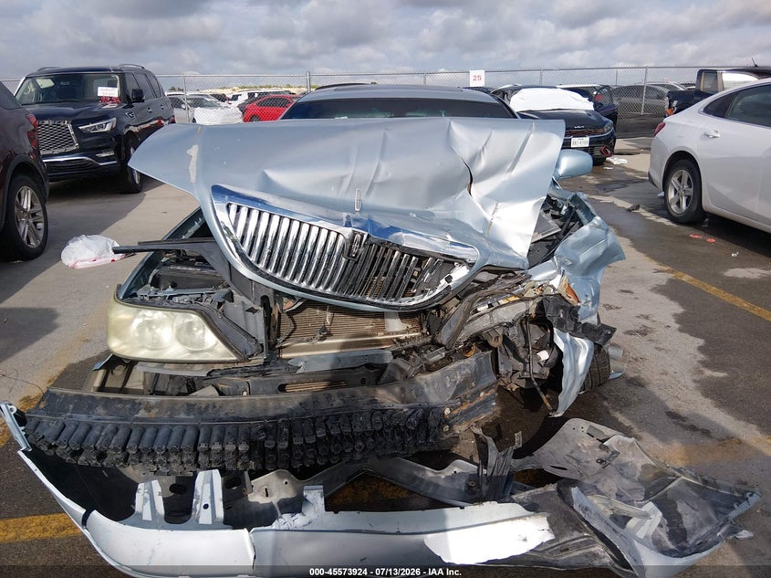2007 Lincoln Town Car Signature Limited VIN: 1LNHM82W27Y620945 Lot: 45573924