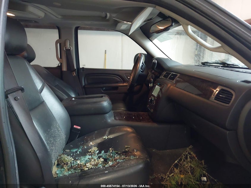 2012 GMC YUKON XL 1500 auction photo 5