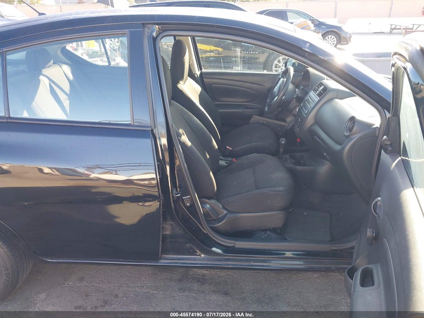 2015 NISSAN VERSA auction photo 5