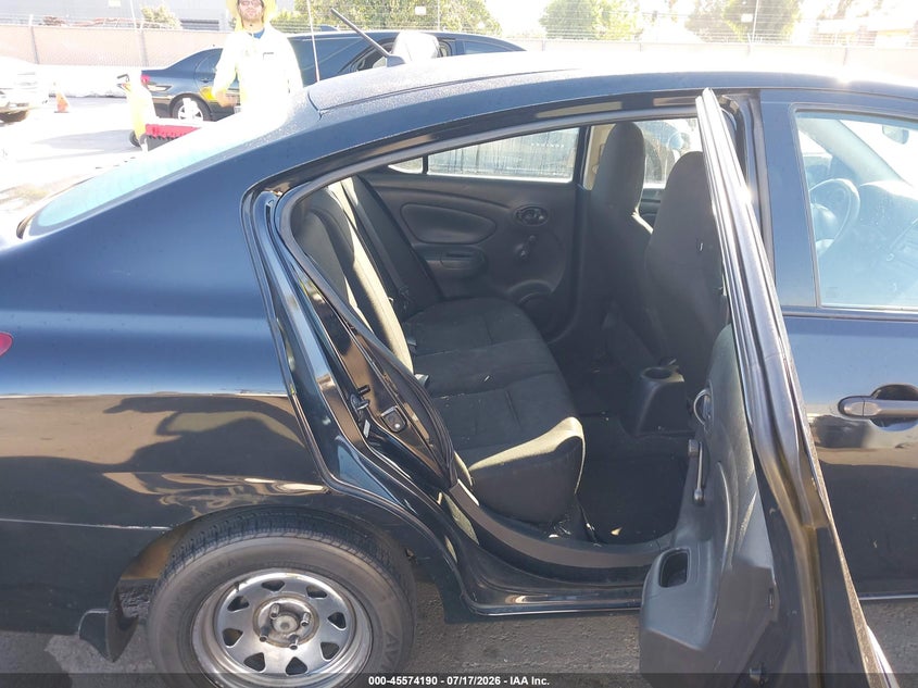 2015 NISSAN VERSA auction photo 8