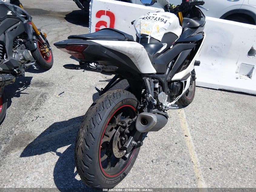 2019 YAMAHA YZFR3 auction photo 4