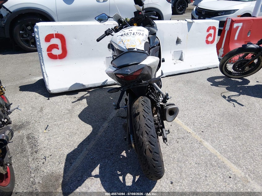 2019 YAMAHA YZFR3 auction photo 6