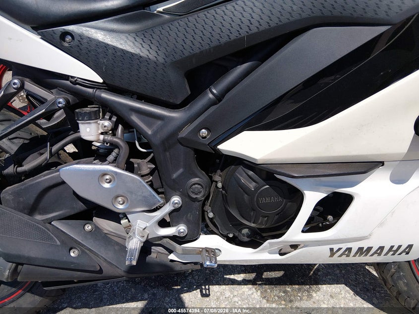 2019 YAMAHA YZFR3 auction photo 8