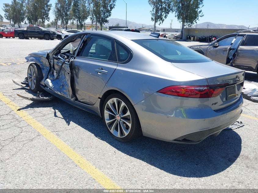 Vin: sajbl4gx3mcy90171, lot: 46072725, jaguar xf r-dynamic se p300 awd automatic 20213