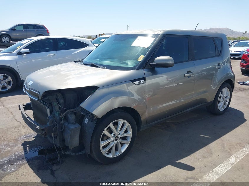 2018 Kia Soul, Front & Rear, IAAI, VIN KNDJP3A57J7539932 — photo 2