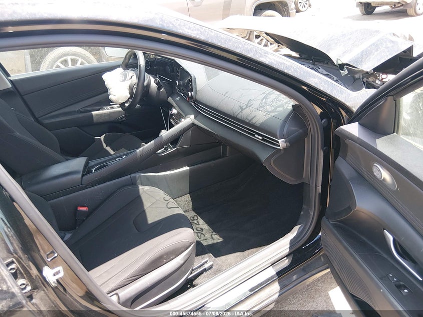 2021 HYUNDAI ELANTRA auction photo 5