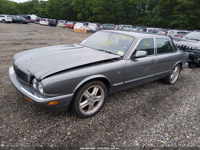 2002 Jaguar XJ, Front & Rear, IAAI, VIN SAJDA12C32LF49337 — photo 2