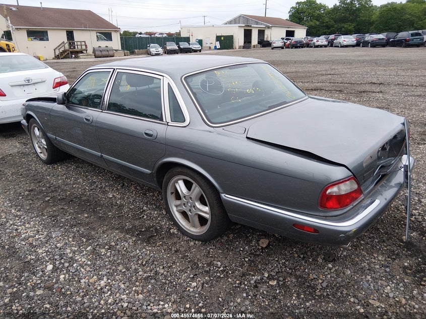 2002 JAGUAR XJ8 auction photo 3