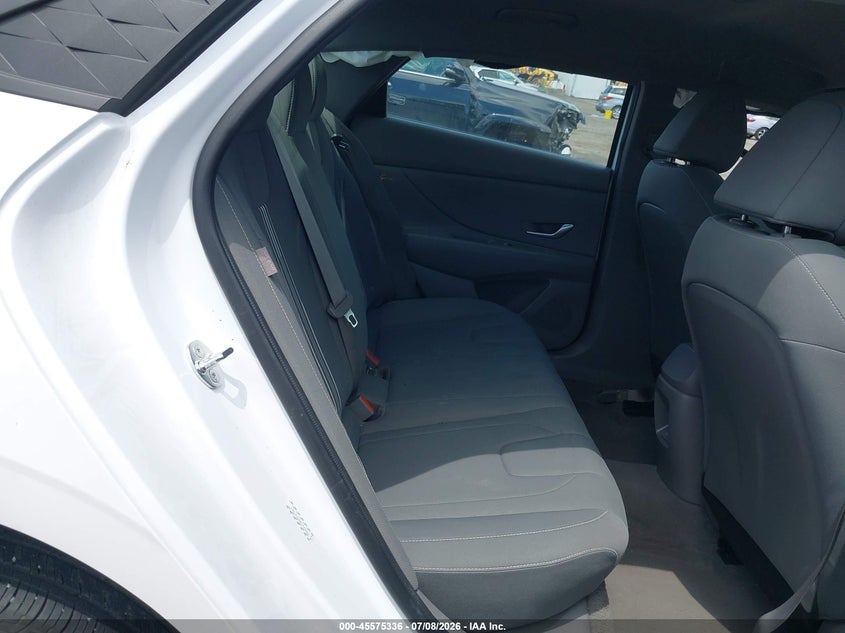 2024 HYUNDAI ELANTRA auction photo 8
