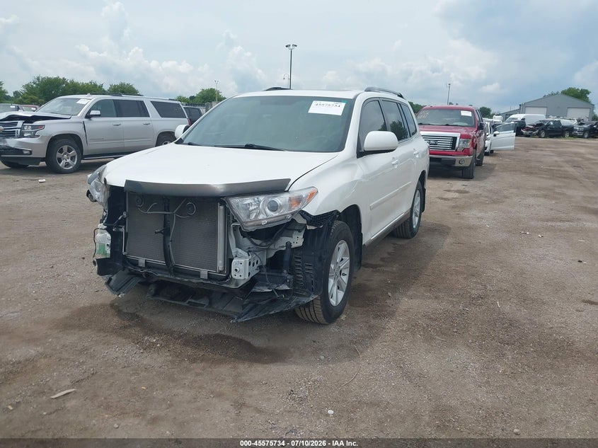 2013 Toyota Highlander, Front End, IAAI, VIN 5TDBK3EH1DS253351 — photo 2
