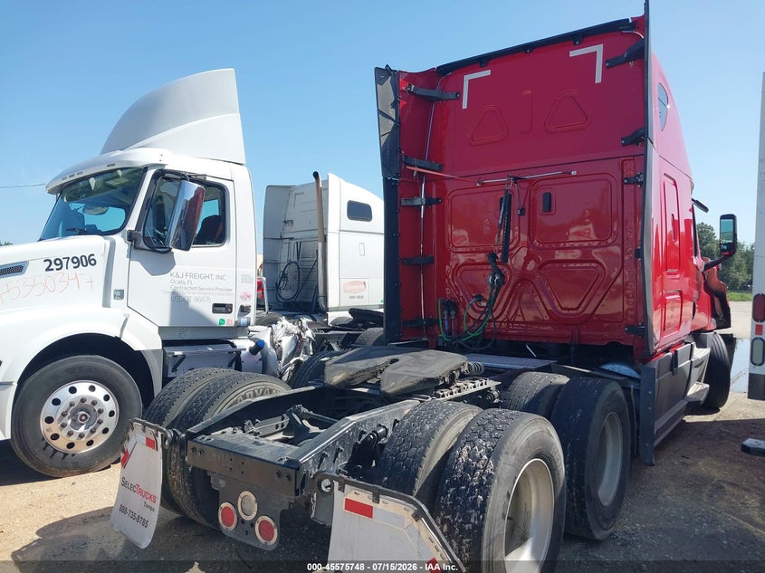 2020 FREIGHTLINER NEW CASCADIA 126 auction photo 4