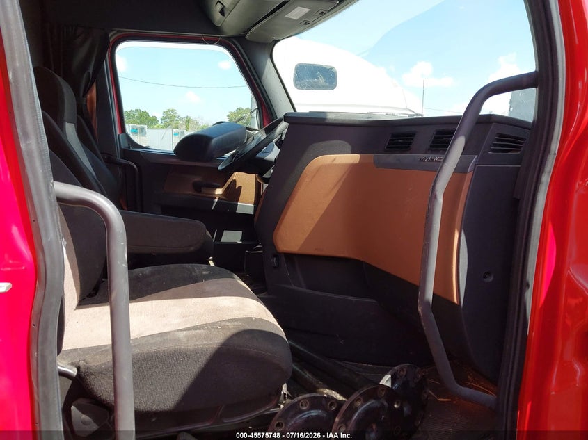 2020 FREIGHTLINER NEW CASCADIA 126 auction photo 6