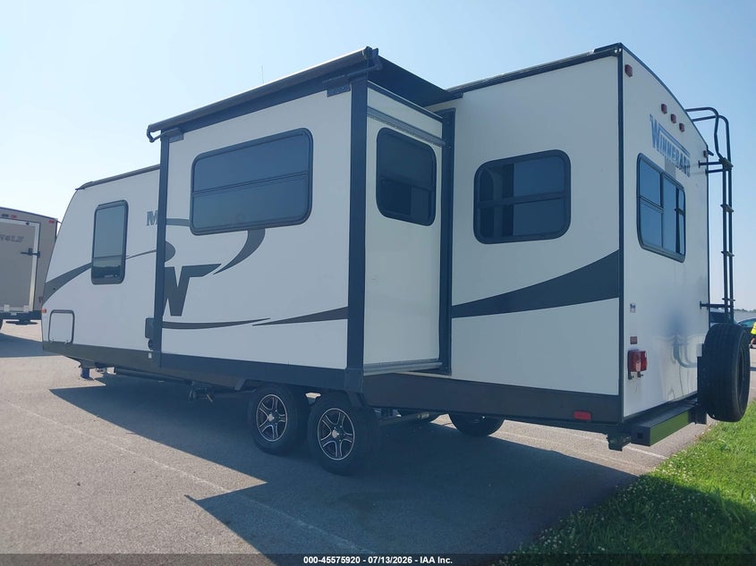 2017 WINNEBAGO MINNIE M-2500RL auction photo 3