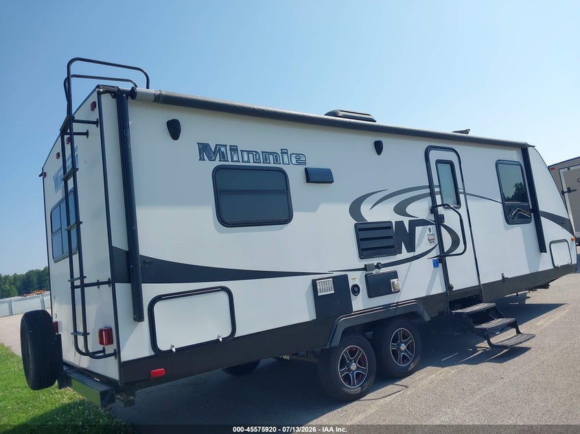 2017 WINNEBAGO MINNIE M-2500RL auction photo 4