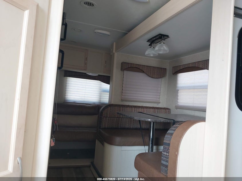 2017 WINNEBAGO MINNIE M-2500RL auction photo 5