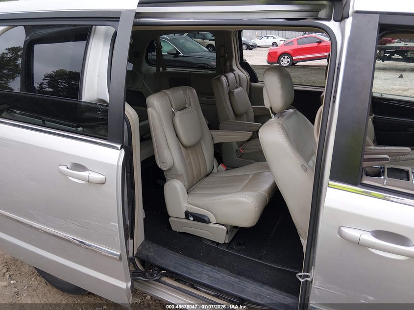2011 Chrysler Town & Country Touring-L VIN: 2A4RR8DG3BR779884 Lot: 45576047