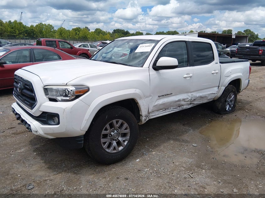 2017 Toyota Tacoma, Левый бок, IAAI, VIN 3TMAZ5CN8HM028006 — фото 2