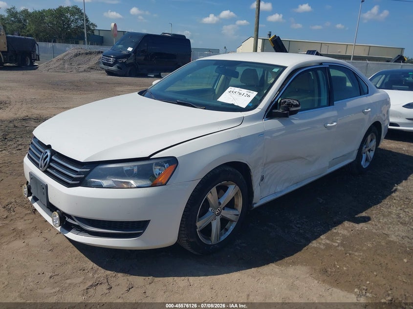 2014 VOLKSWAGEN PASSAT auction photo 2