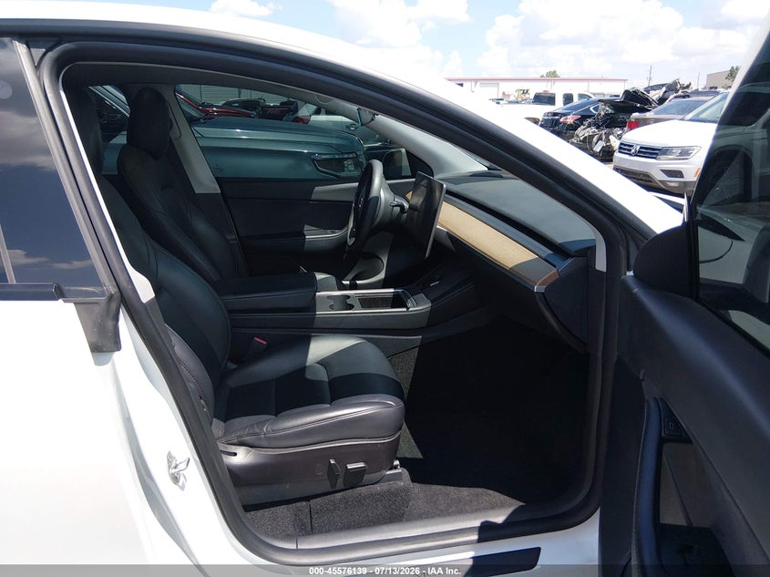 TESLA MODEL Y - zdjęcie 5