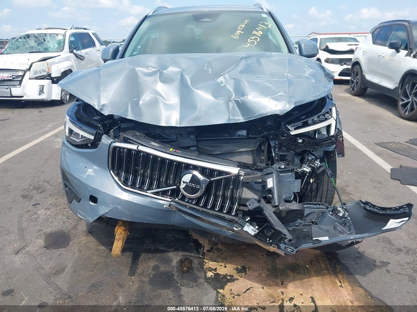 2023 Volvo Xc40 B5 Plus Bright Theme VIN: YV4L12UNXP2911251 Lot: 45576413