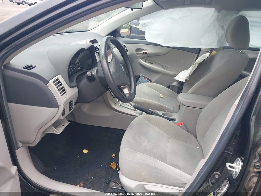 2013 TOYOTA COROLLA auction photo 5