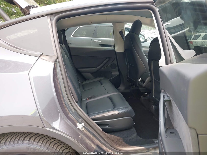 2021 Tesla Model Y Long Range Dual Motor All-Wheel Drive VIN: 5YJYGAEE1MF292113 Lot: 45576521