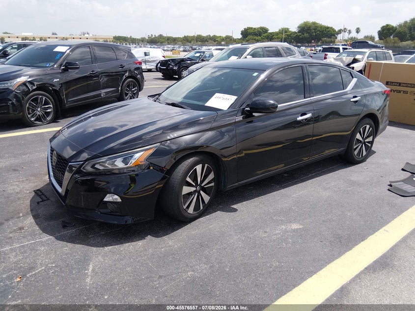 2019 Nissan Altima, Right Front, IAAI, VIN 1N4BL4DV9KC107794 — photo 2
