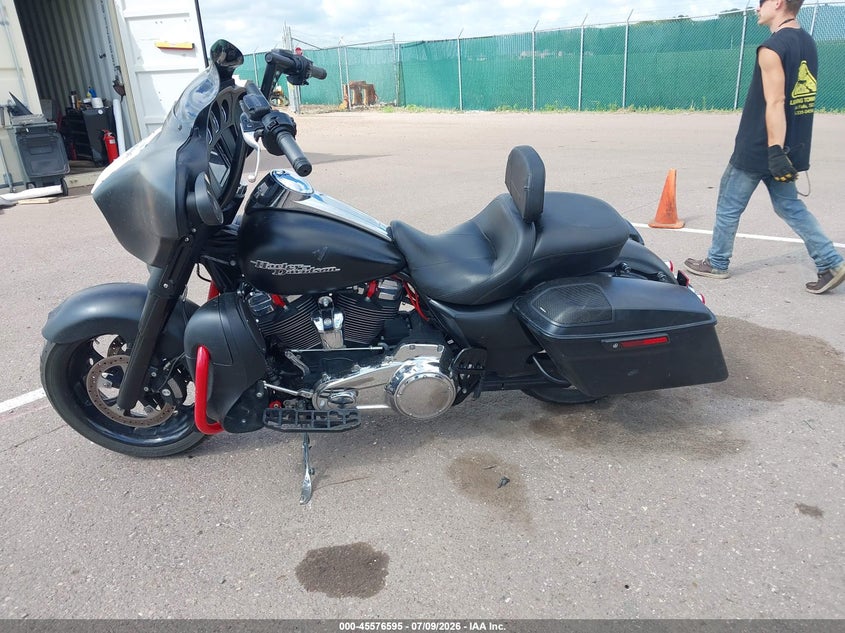 2017 Harley-Davidson Flhxs Street Glide Special VIN: 1HD1KRC19HB631710 Lot: 45576595