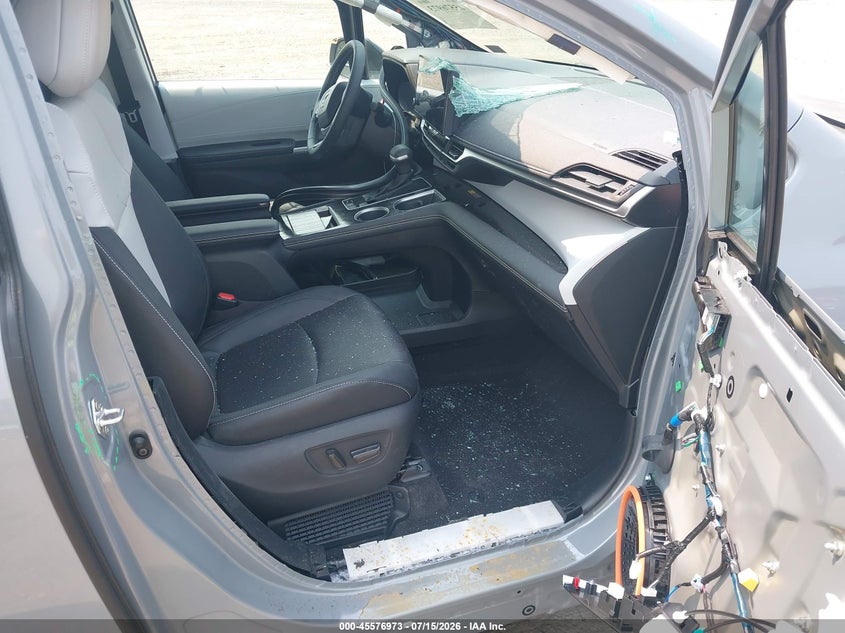 2025 TOYOTA SIENNA auction photo 5