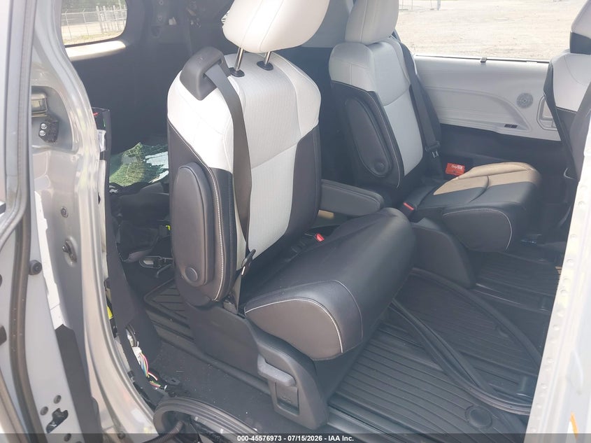 2025 TOYOTA SIENNA auction photo 8