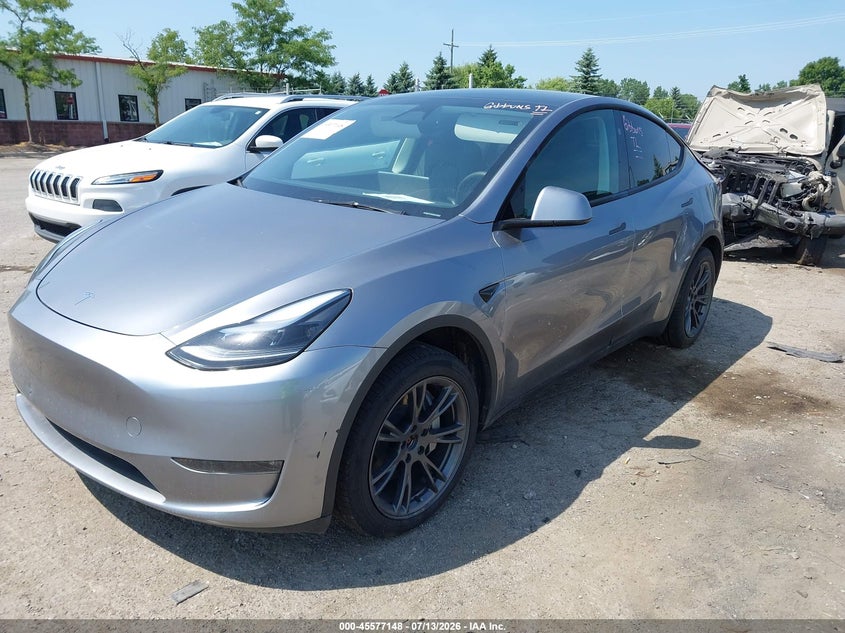 2024 Tesla Model Y, Right Side, IAAI, VIN 7SAYGDEEXRA308284 — photo 2