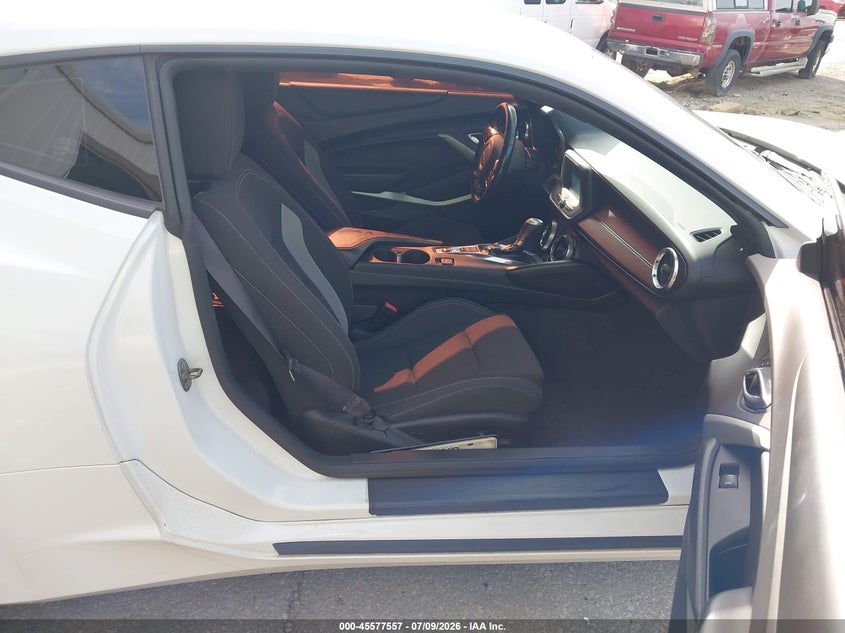 2017 CHEVROLET CAMARO auction photo 5