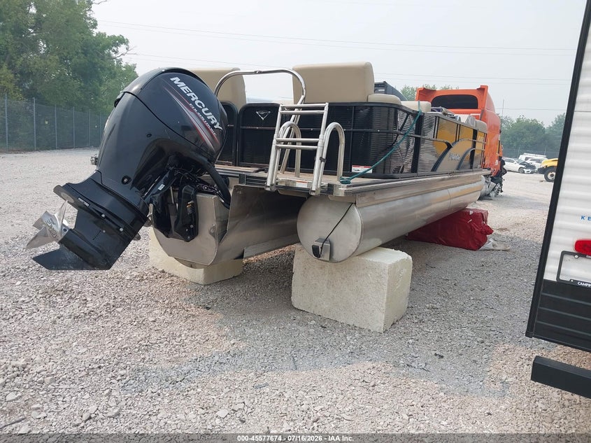 2019 MANITOU PONTOON auction photo 2