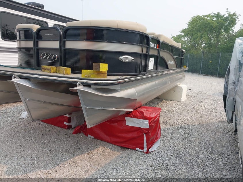 2019 MANITOU PONTOON auction photo 4