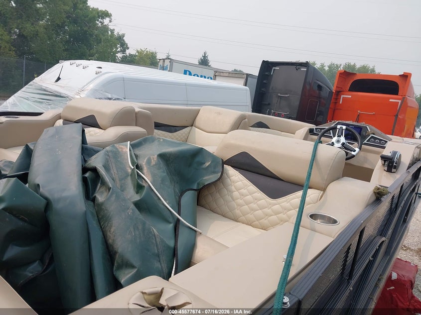 2019 MANITOU PONTOON auction photo 5