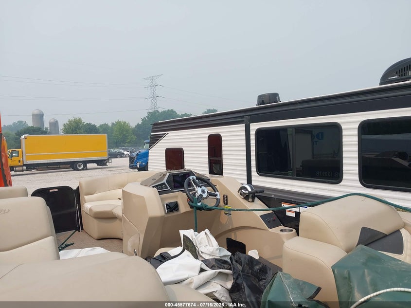 2019 MANITOU PONTOON auction photo 7