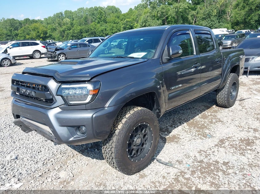 2015 TOYOTA TACOMA auction photo 2