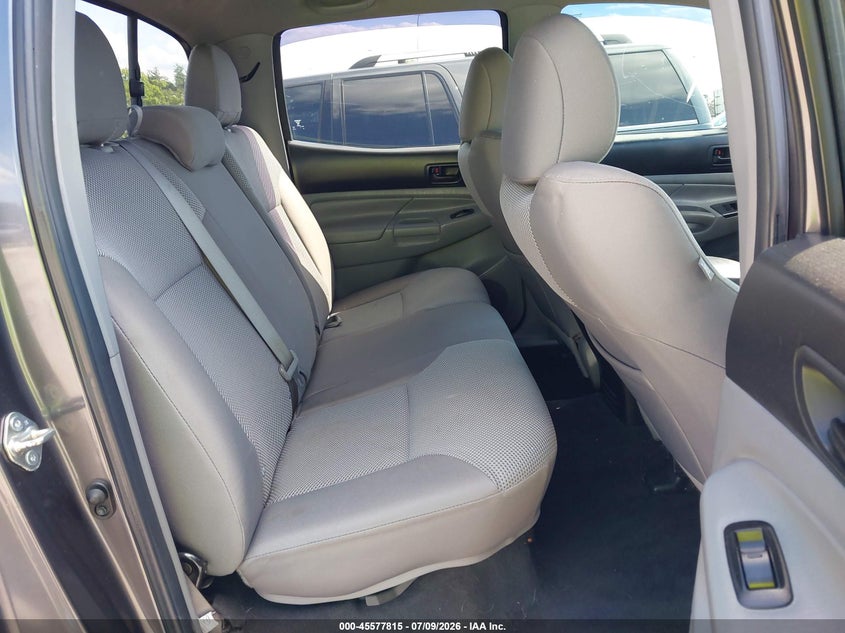 2015 TOYOTA TACOMA auction photo 8
