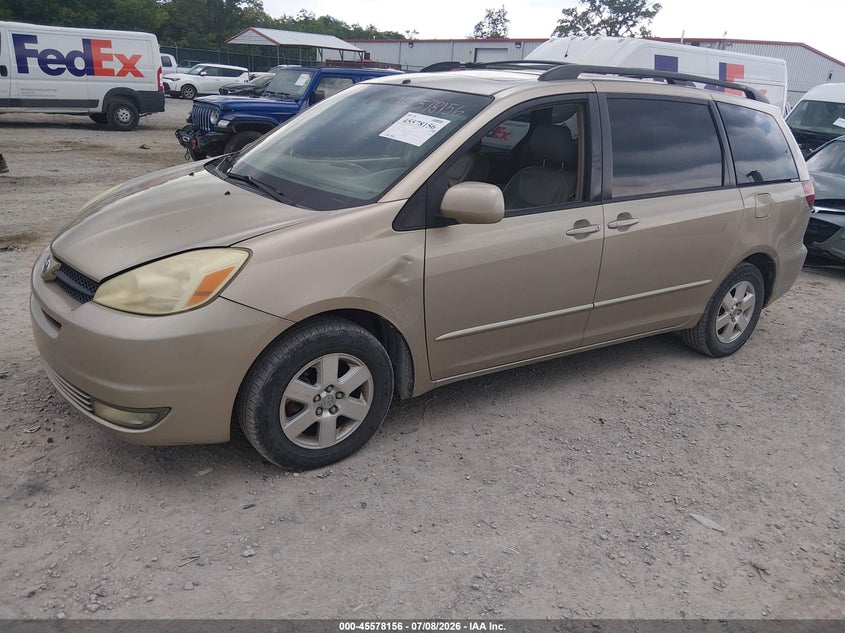 2004 TOYOTA SIENNA auction photo 2