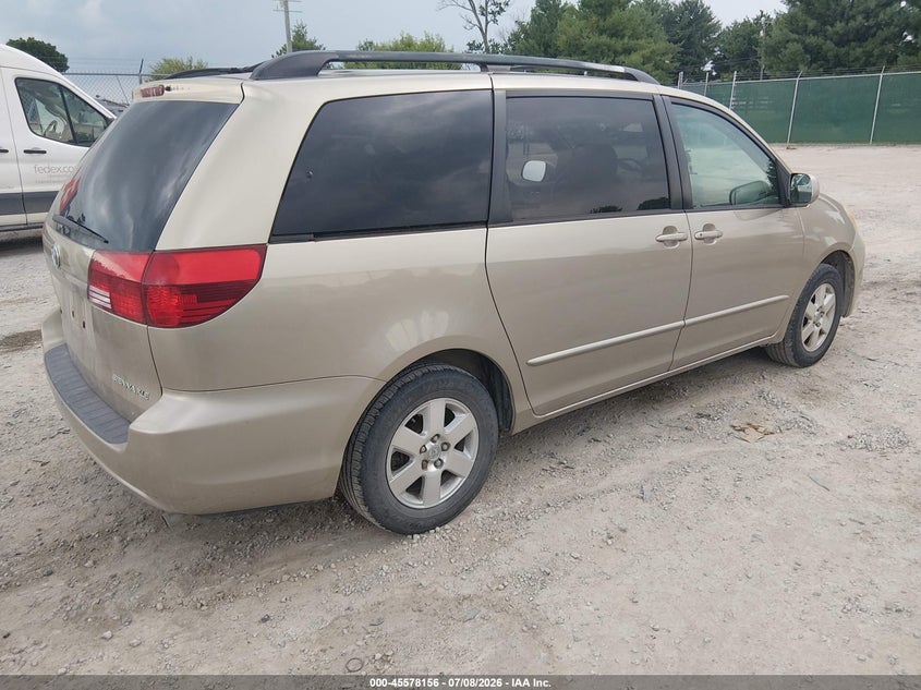 2004 TOYOTA SIENNA auction photo 4