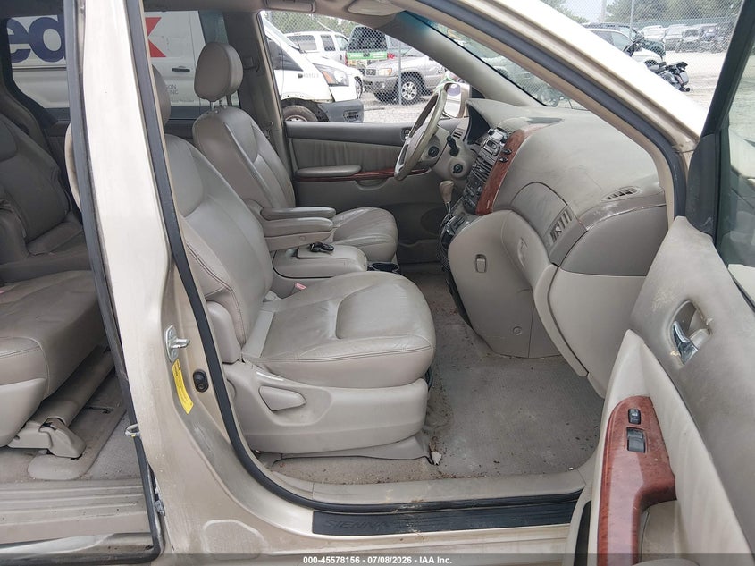 2004 TOYOTA SIENNA auction photo 5