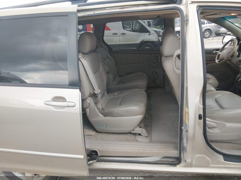 2004 TOYOTA SIENNA auction photo 8